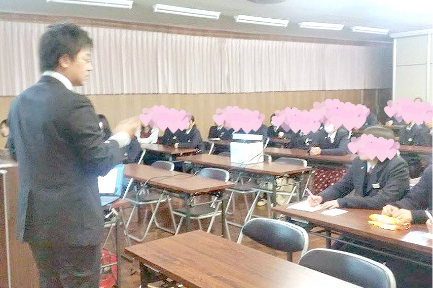 熊本県の菊池女子高等学校にて 講義 社会に出て求められる能力を身につける習慣 夢を実現させるための行動力と思考能力 石塚一輝 Com